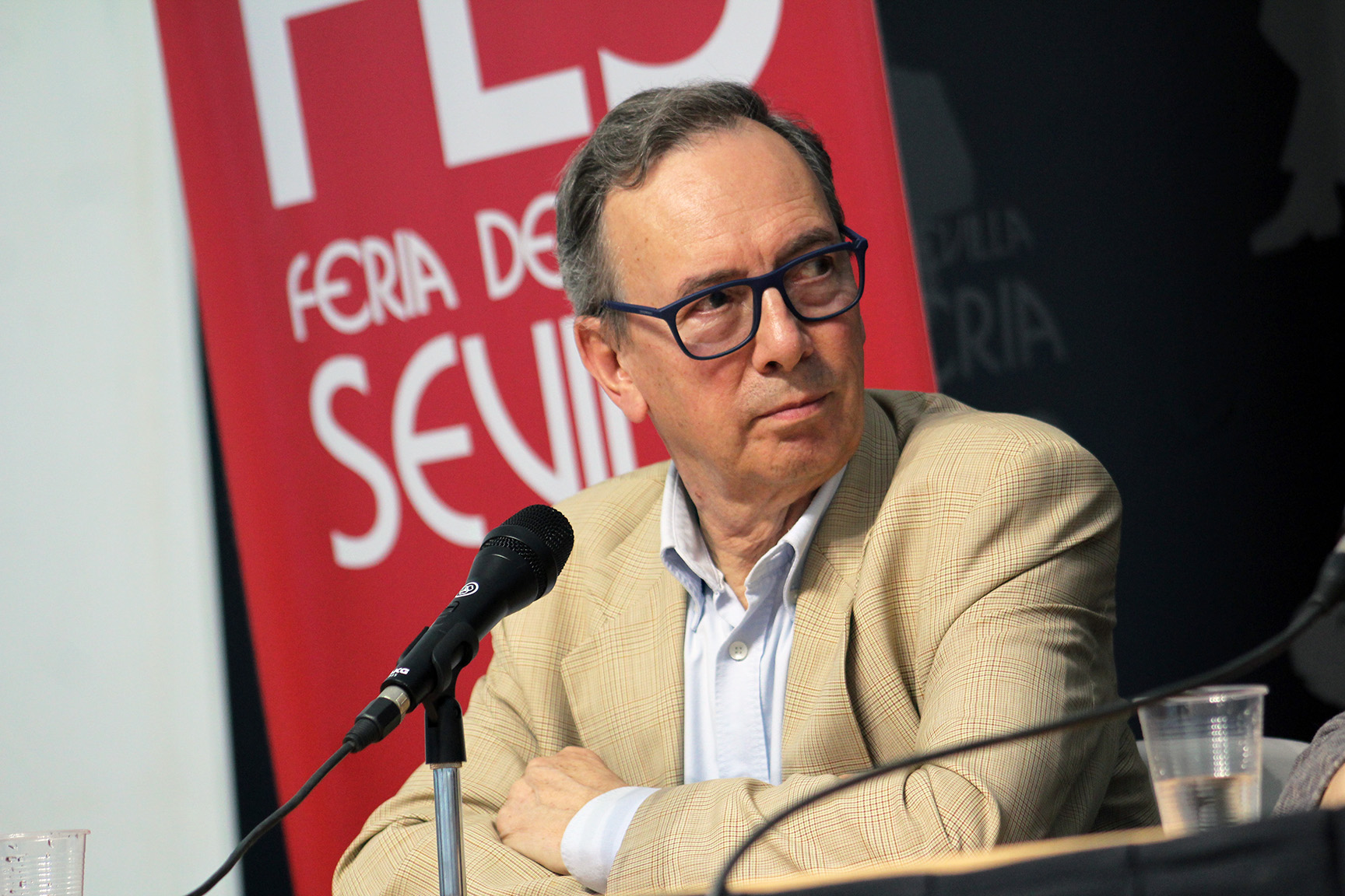 La Feria del Libro de Sevilla homenajea al escritor Julio M. de la Rosa