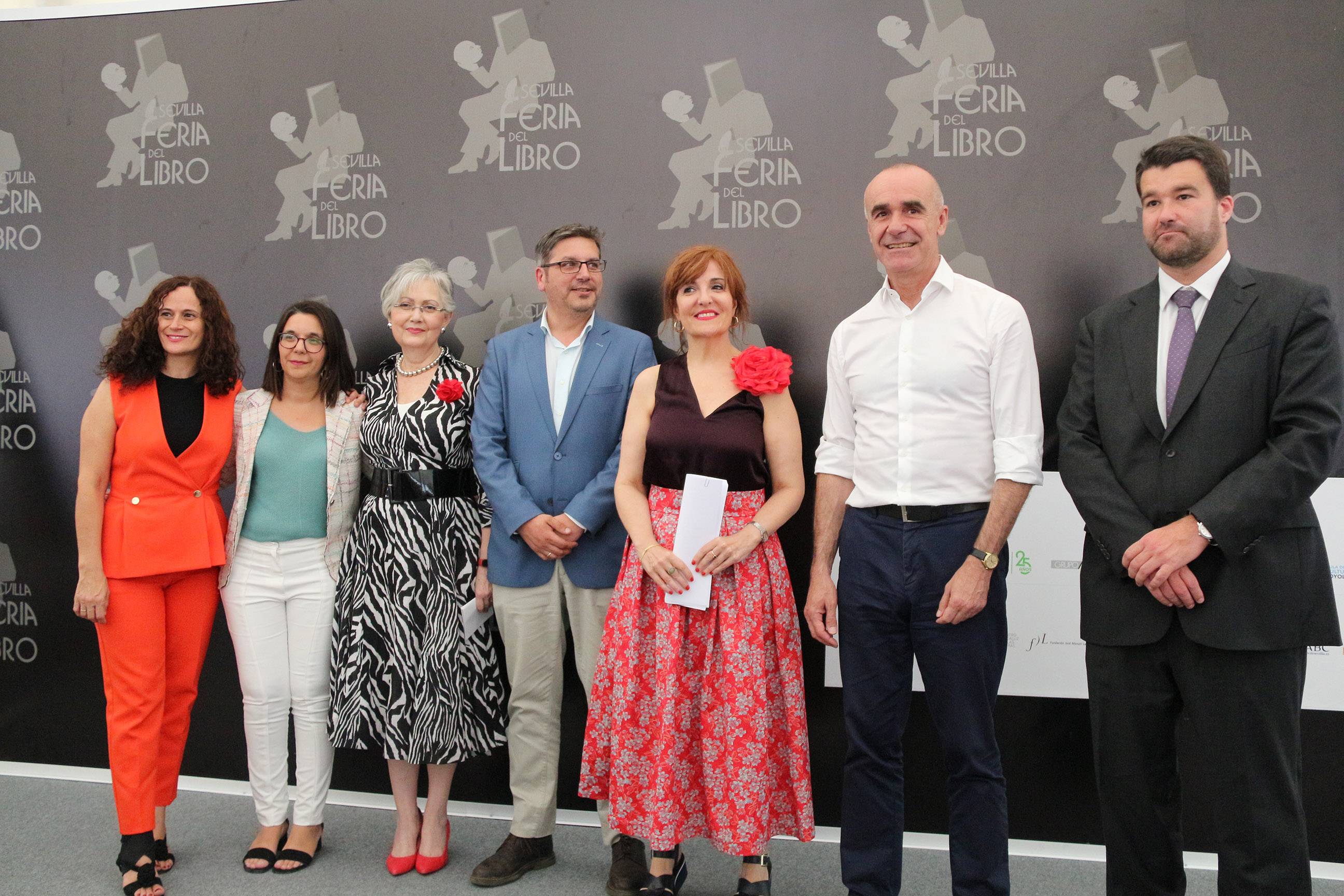 Elvira Lindo escribe las primeras líneas de la Feria del Libro de Sevilla 2019