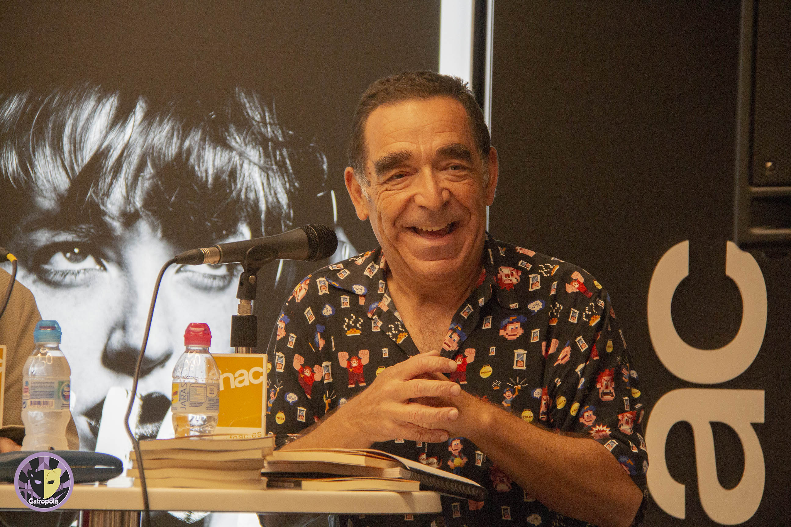 Pedro Touceda se estrena en la novela con 'Los elefantes andan descalzos y no usan paraguas'
